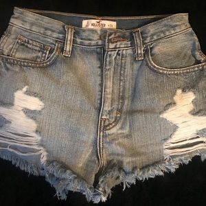 Hollister high waist distressed booty shorts ❤️
